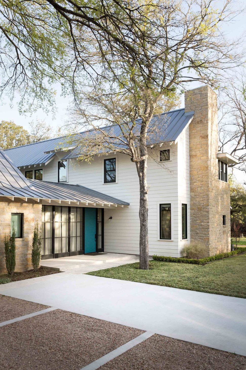01BunnyRunCuppettKilpatrickArchitectureandInteriorDesignaustin-tx-modern-farmhouse-stone-chimney-metal-roof.jpg