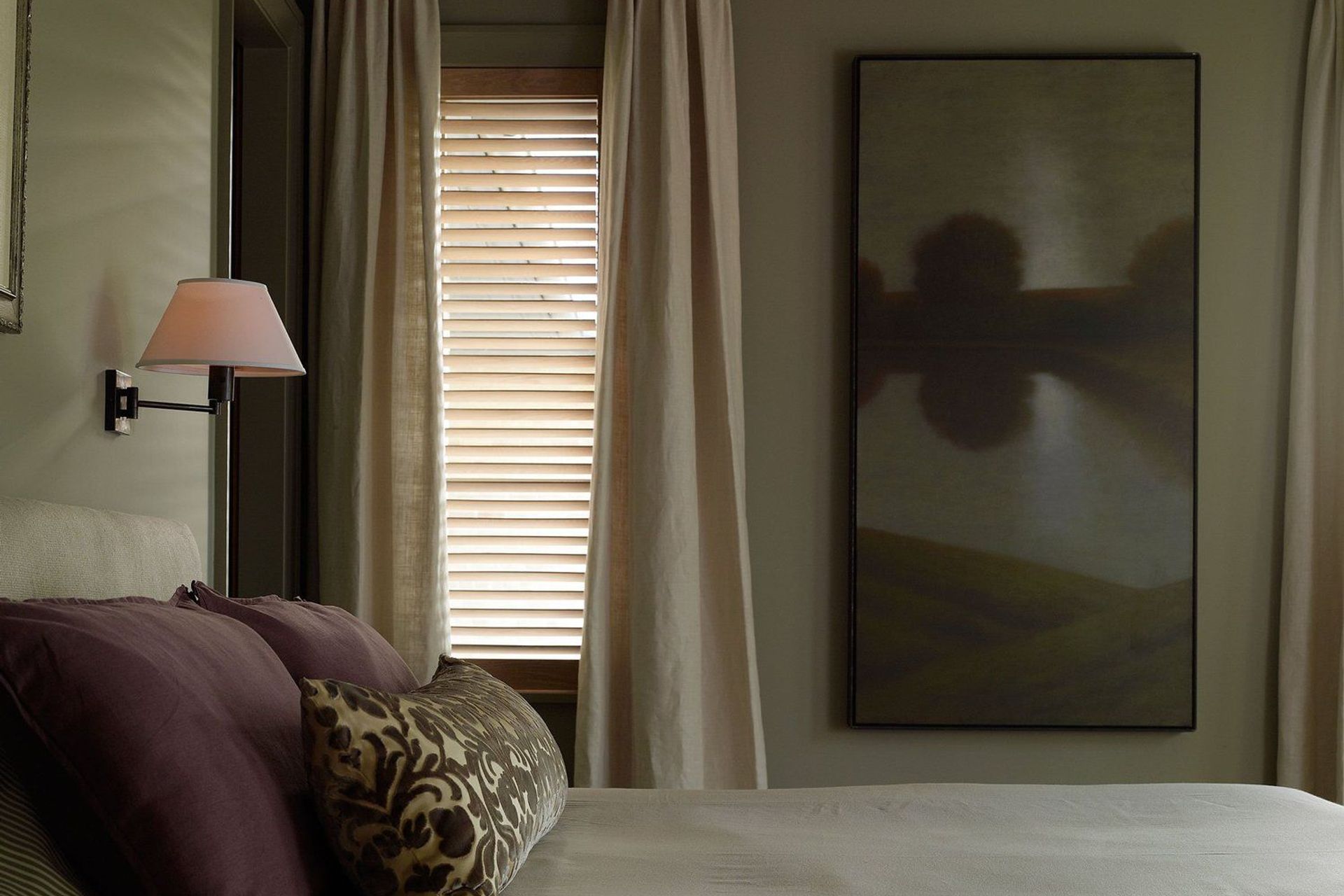 13UrbanHomesteadCuppettKilpatrickArchitectureandInteriorDesignaustin-tx-main-bedroom-moody-vignette-1.jpg
