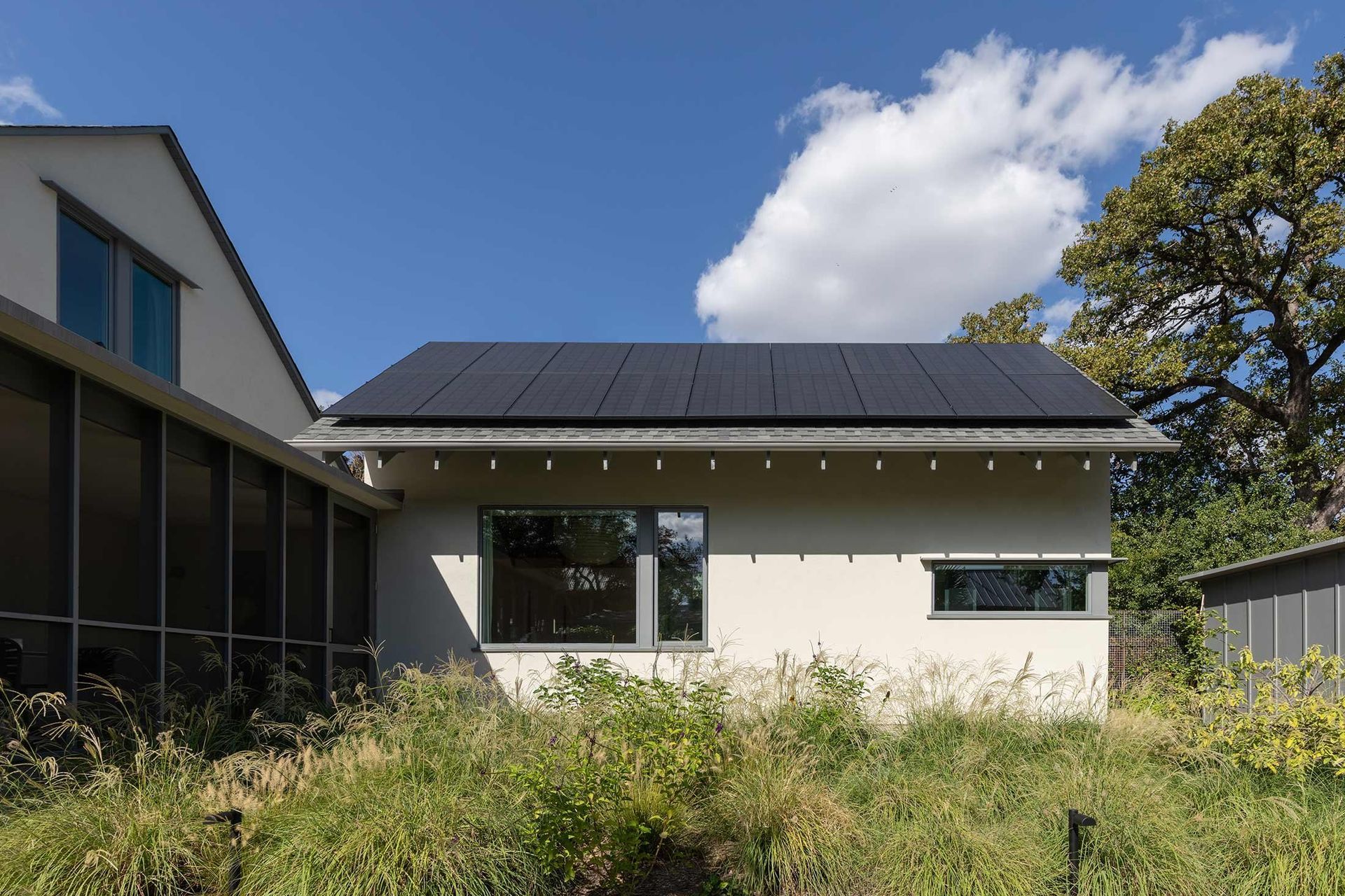 16ClarksvilleInfillCuppettKilpatrickArchitectureandInteriorDesigneco-conscious-design-solar-home.jpg