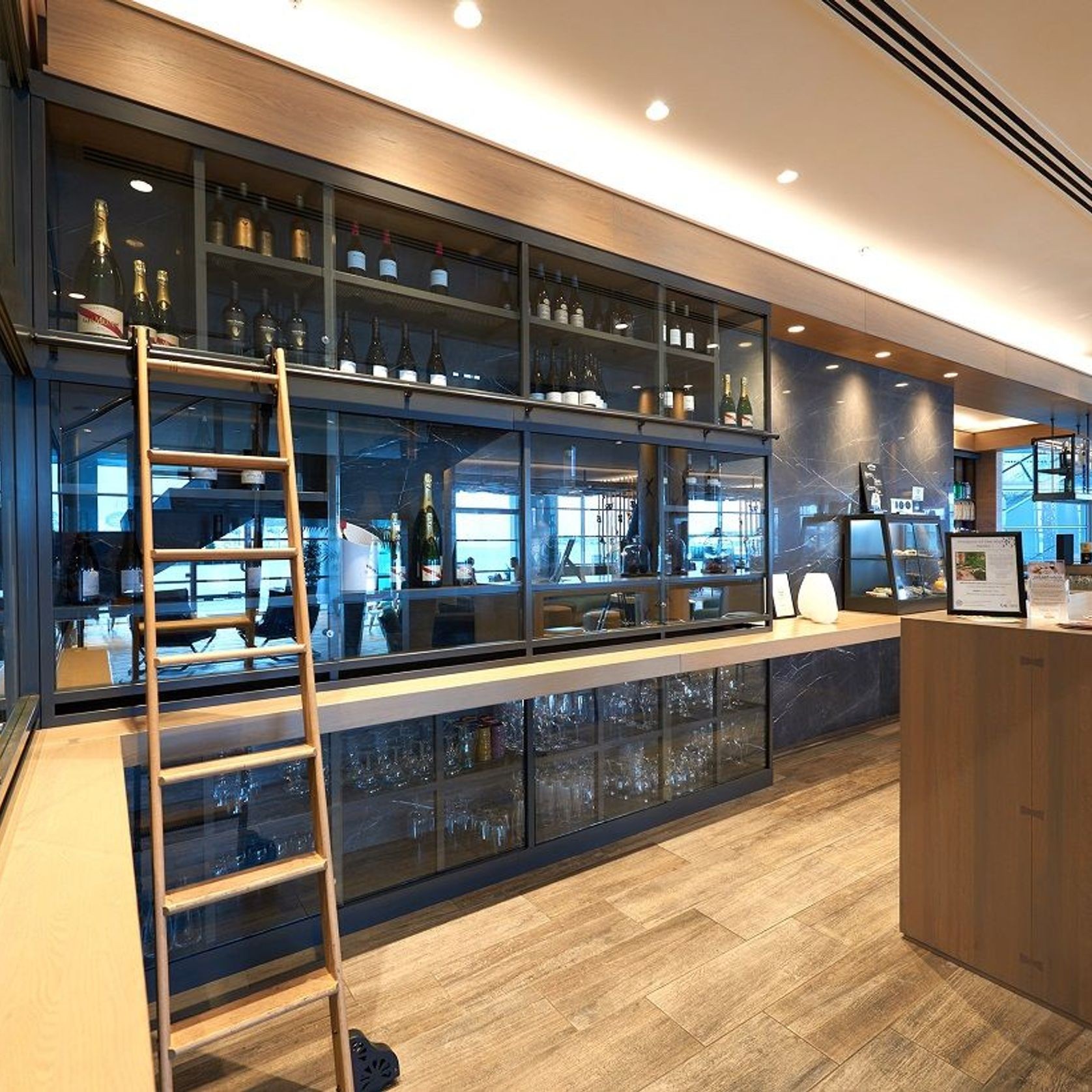 Bar & Cafe Tops gallery detail image