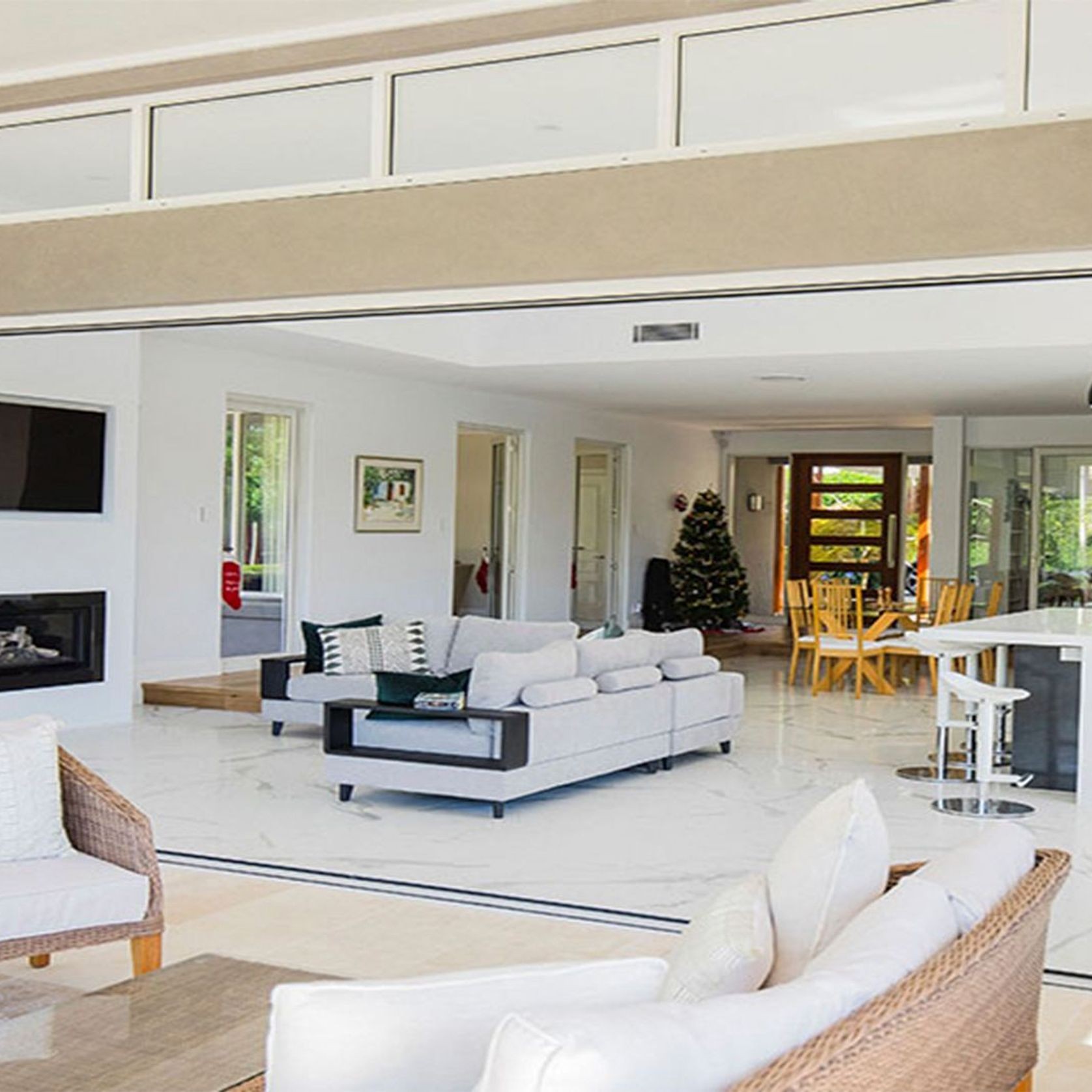 Elevate | Series 412 | Bi-Fold Door (Bottom Rolling) gallery detail image