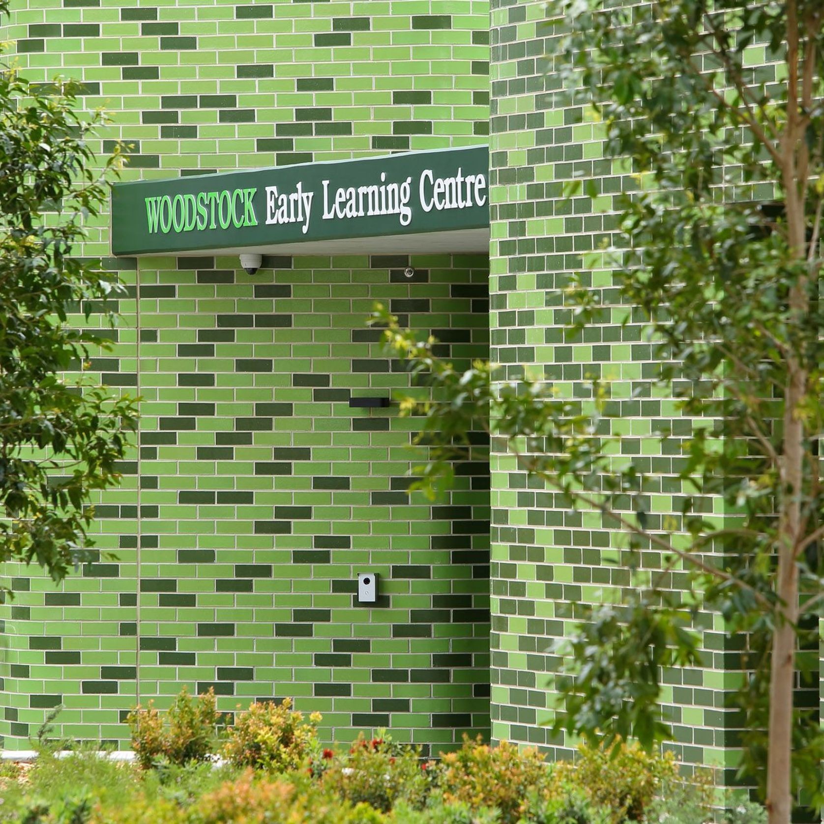 Glazed bricks with custom curves, Woodstock Early Learning Centre