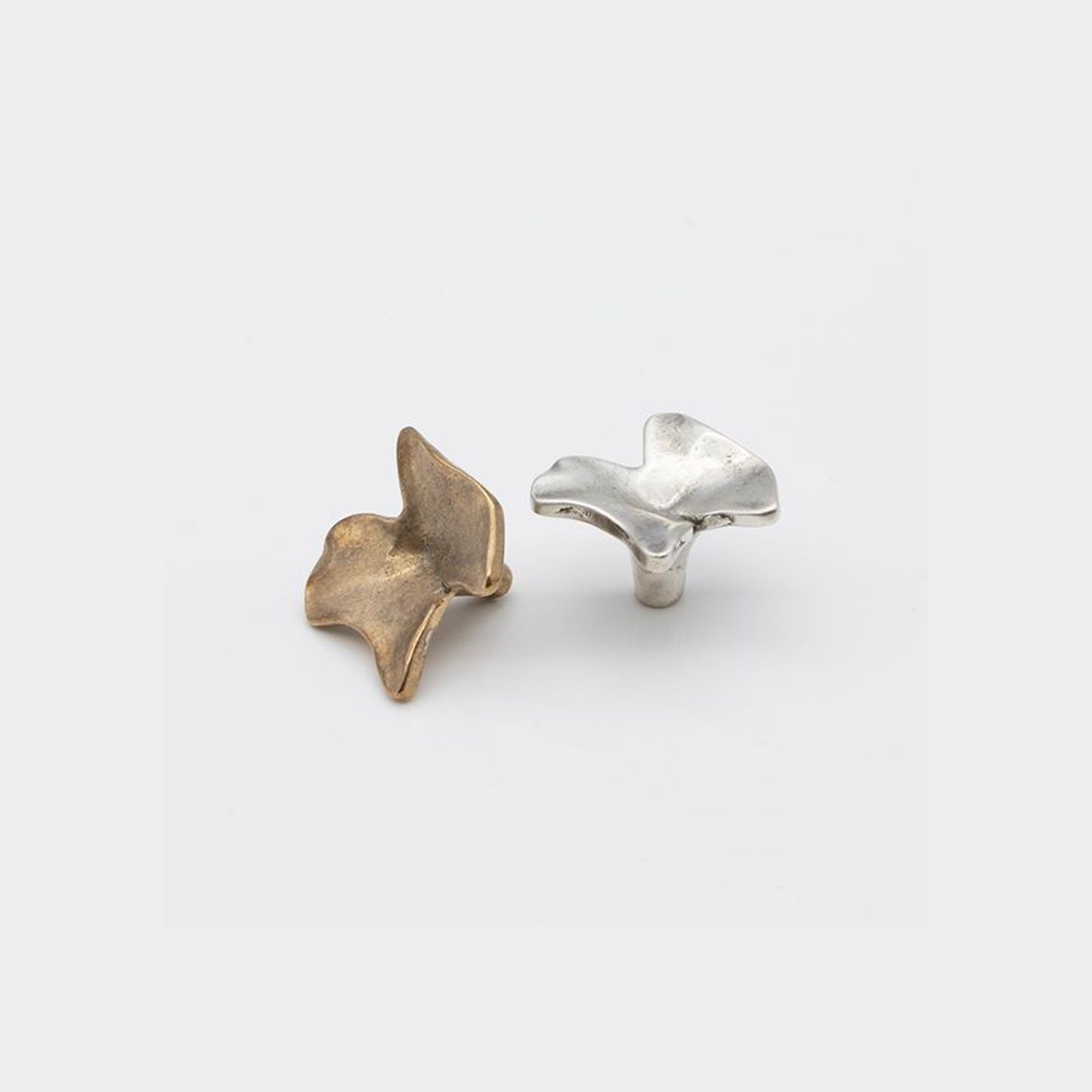 Joseph Giles - Organo Solid Bronze Cabinet Pull gallery detail image