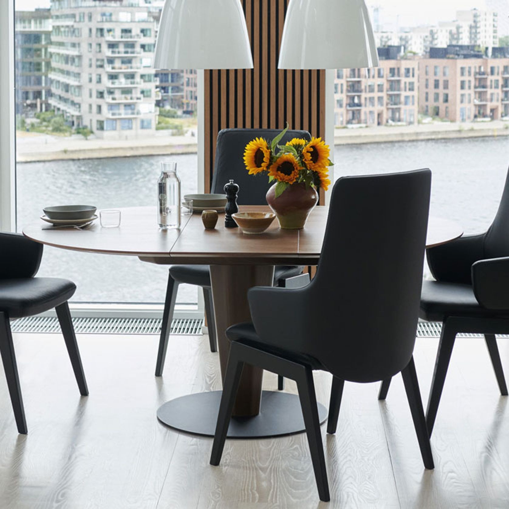 Stressless® Bordeaux Round Dining Table gallery detail image