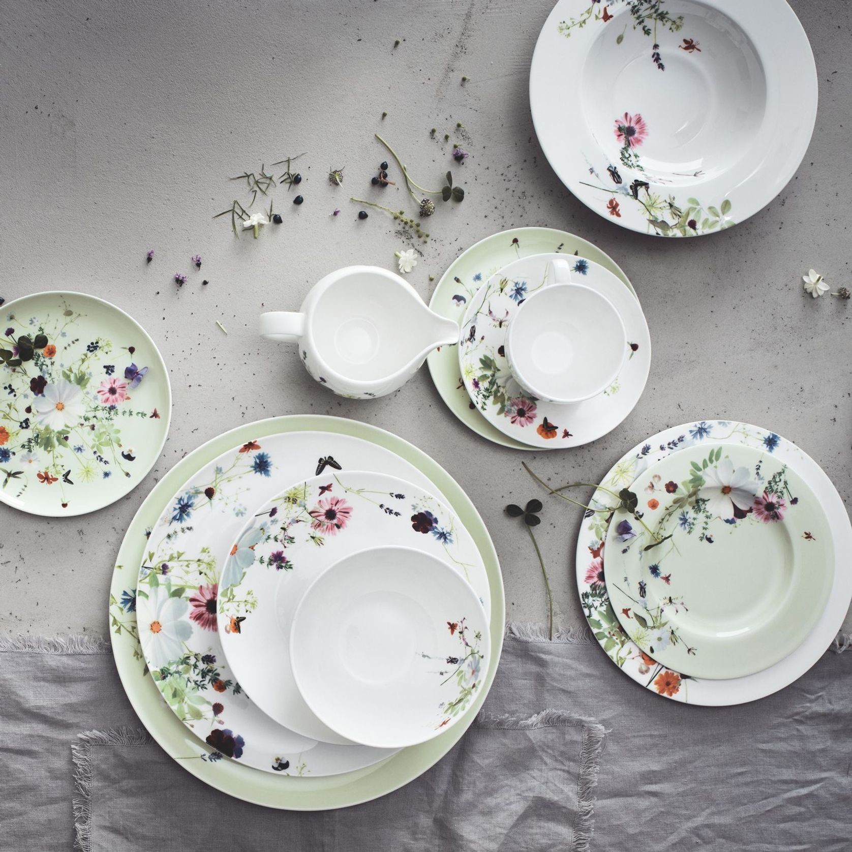 Grande Air Dinnerware gallery detail image