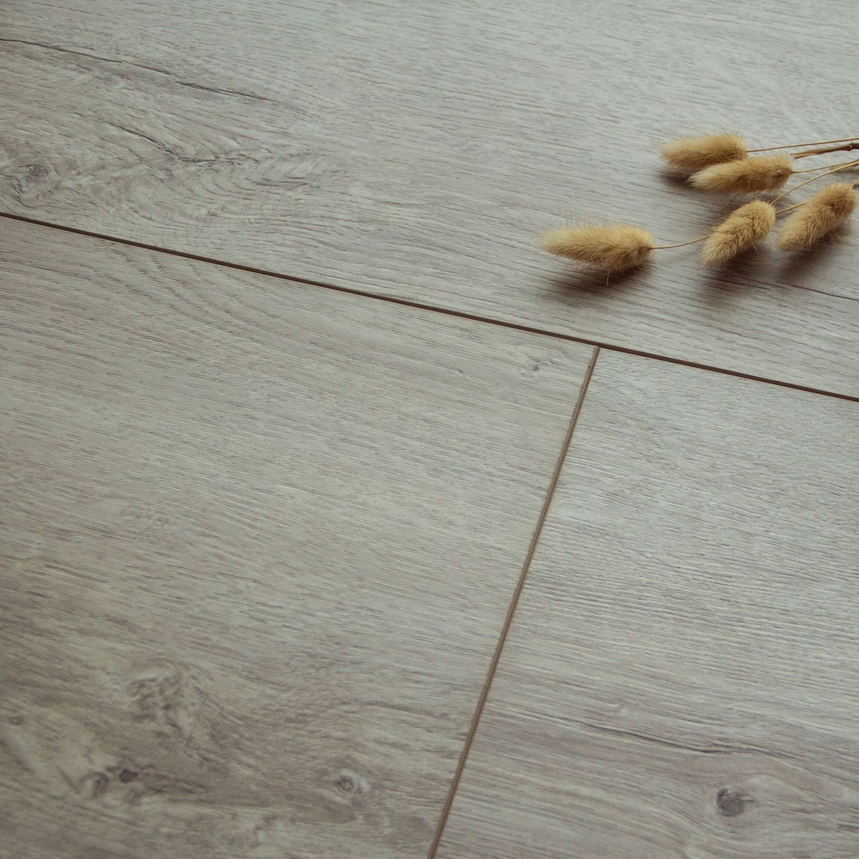 Classic Oak Water Resistant Laminate gallery detail image