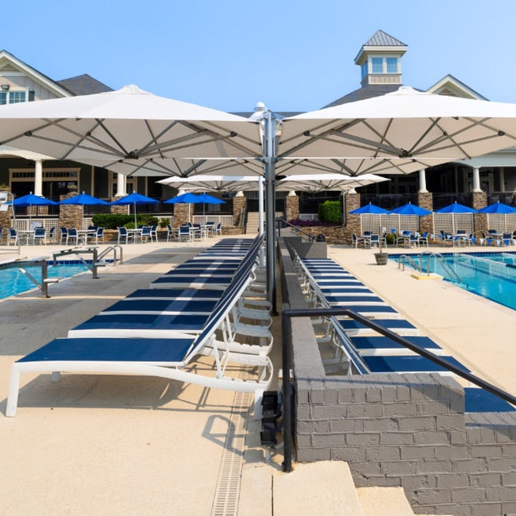 Shadowspec Unity Multi-Canopy Cantilever Umbrella gallery detail image
