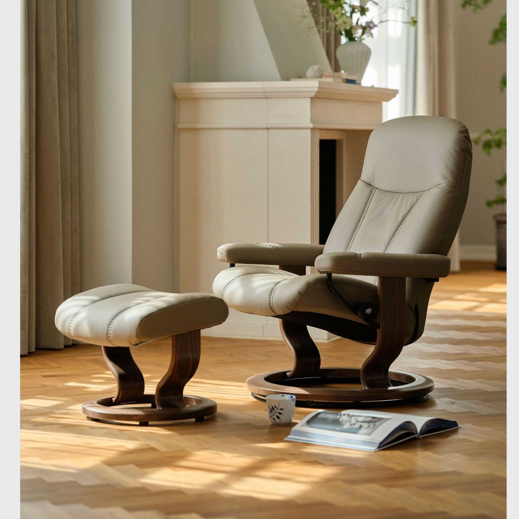 Stressless® Consul Classic Recliner gallery detail image