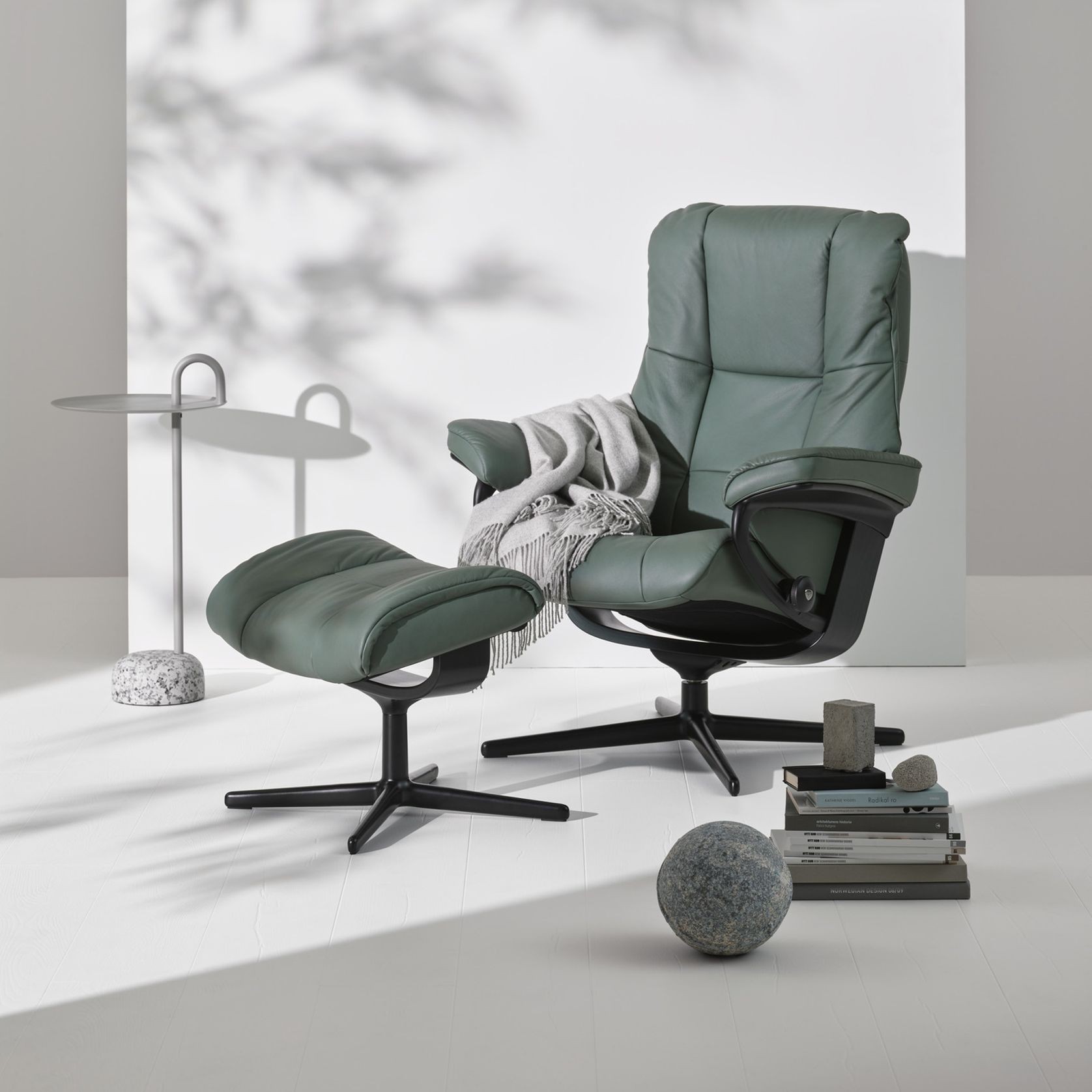 Stressless® Mayfair Cross Recliner gallery detail image