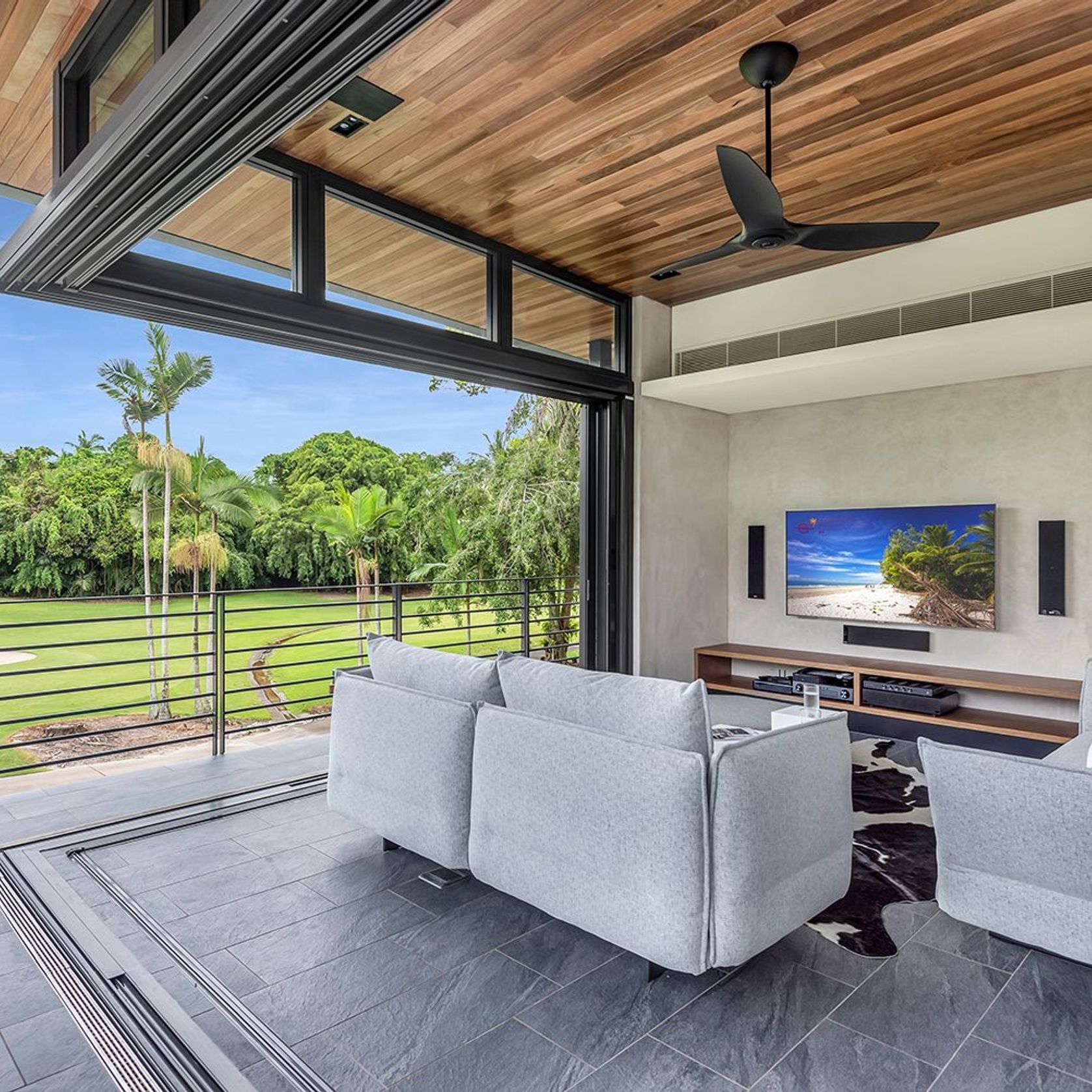 Elevate | Series 704 | Sliding Door gallery detail image